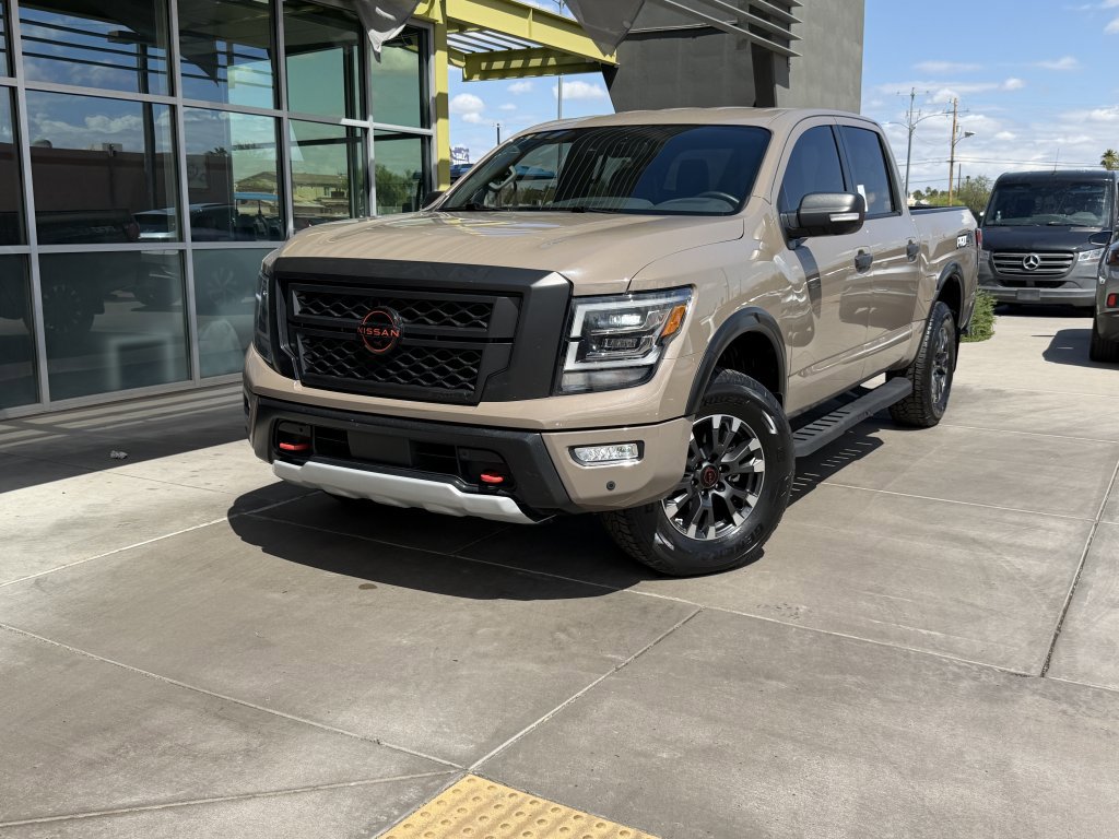 Used 2023 Nissan Titan PRO-4X w/ Pro-4x Convenience Package AWD/4WD image 2