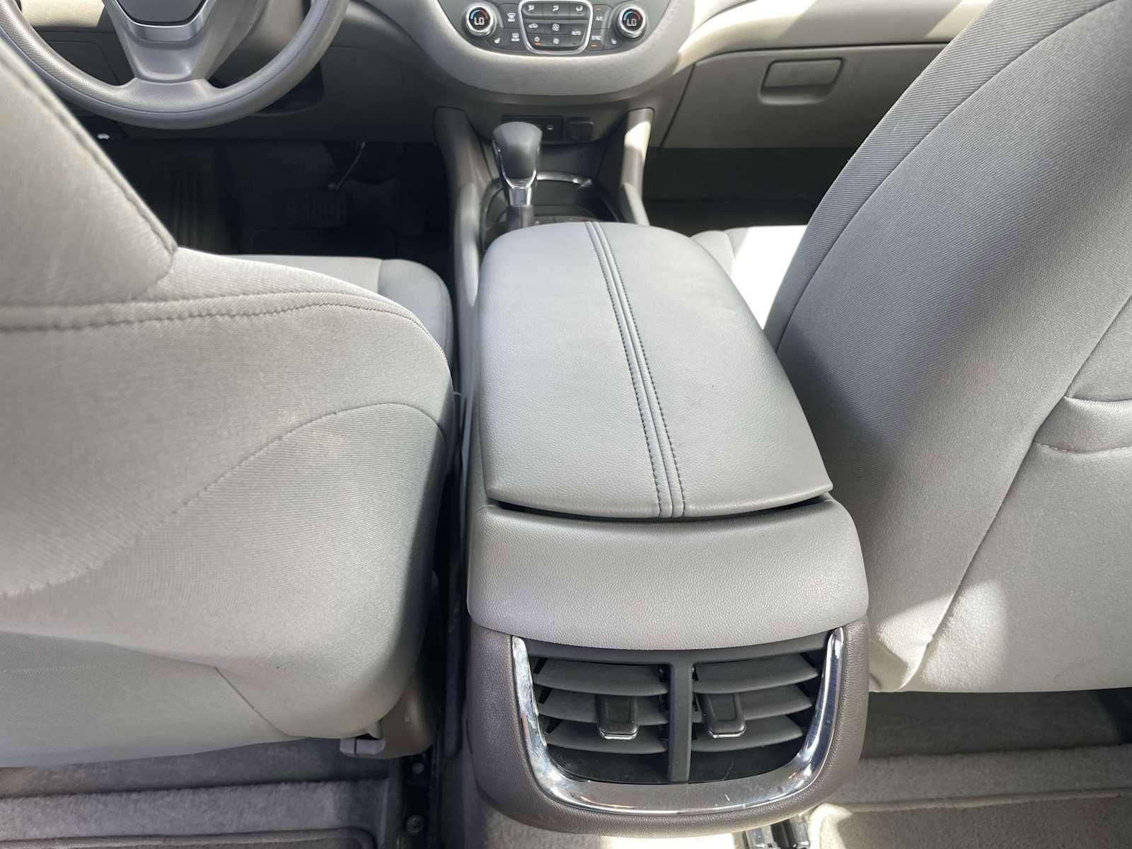 Used 2025 Chevrolet Malibu LT image 21