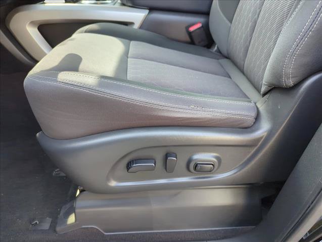 Used 2024 Nissan Titan SV w/ SV Convenience Package RWD image 12