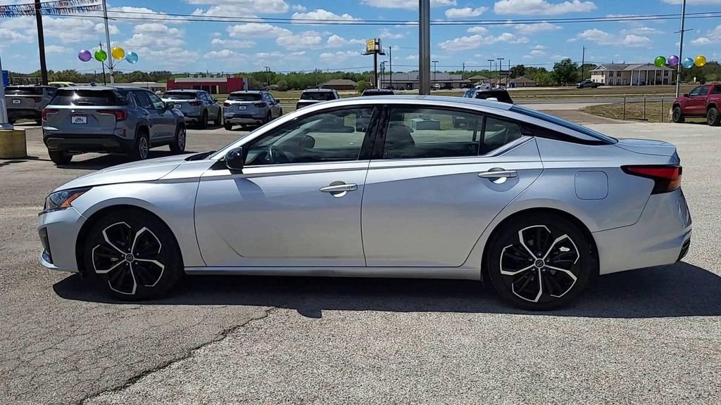 Used 2024 Nissan Altima 2.5 SR image 5