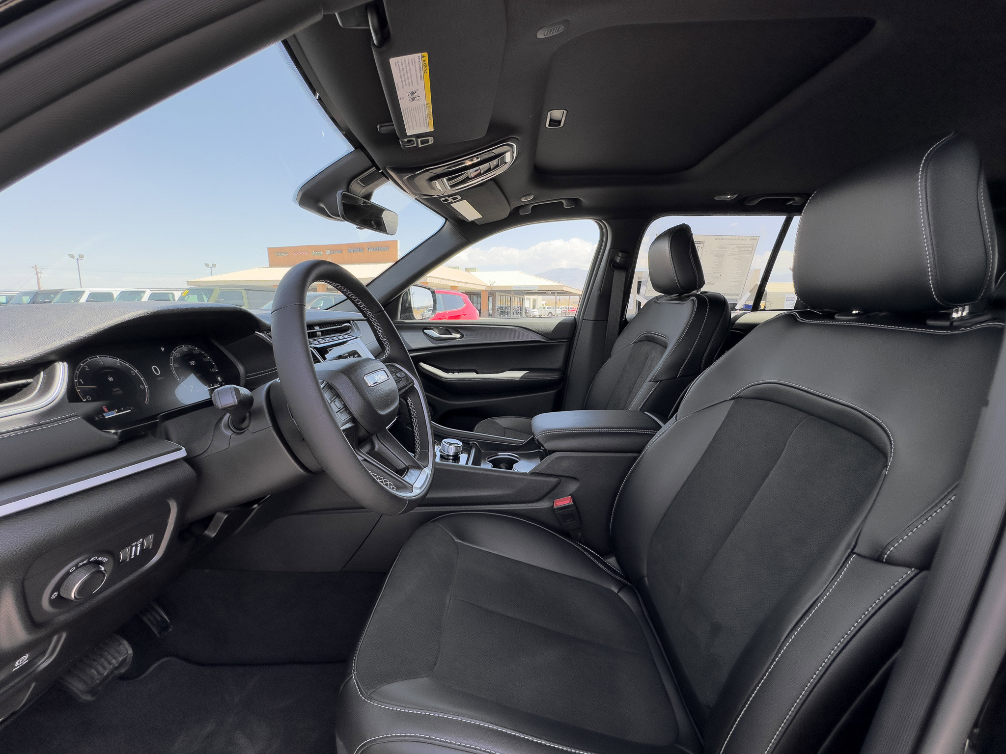 New 2025 Jeep Grand Cherokee Altitude image 10