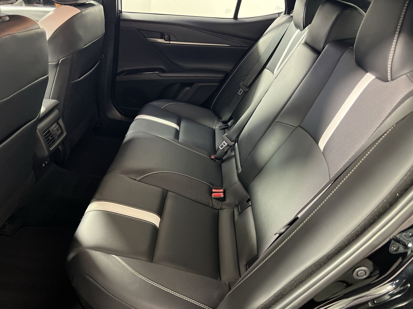 Used 2026 Toyota Camry SE FWD image 25