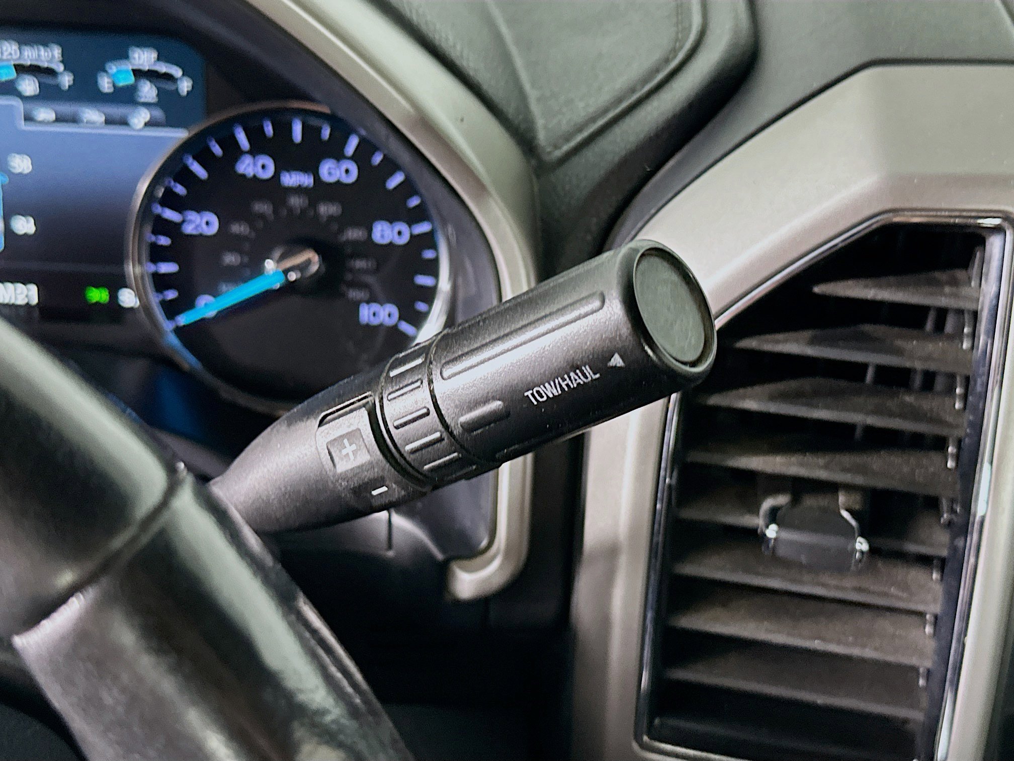 Used 2018 Ford F250 Lariat w/ Chrome Package image 24