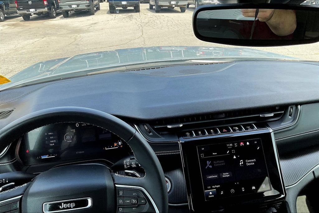 Used 2024 Jeep Grand Cherokee Laredo RWD image 12