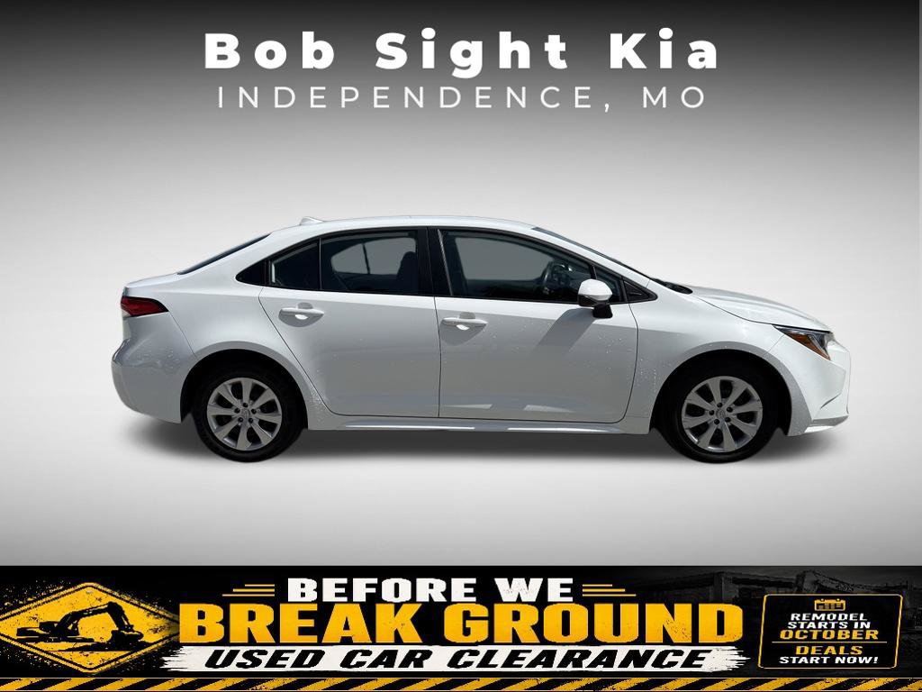 Used 2025 Toyota Corolla LE FWD image 9