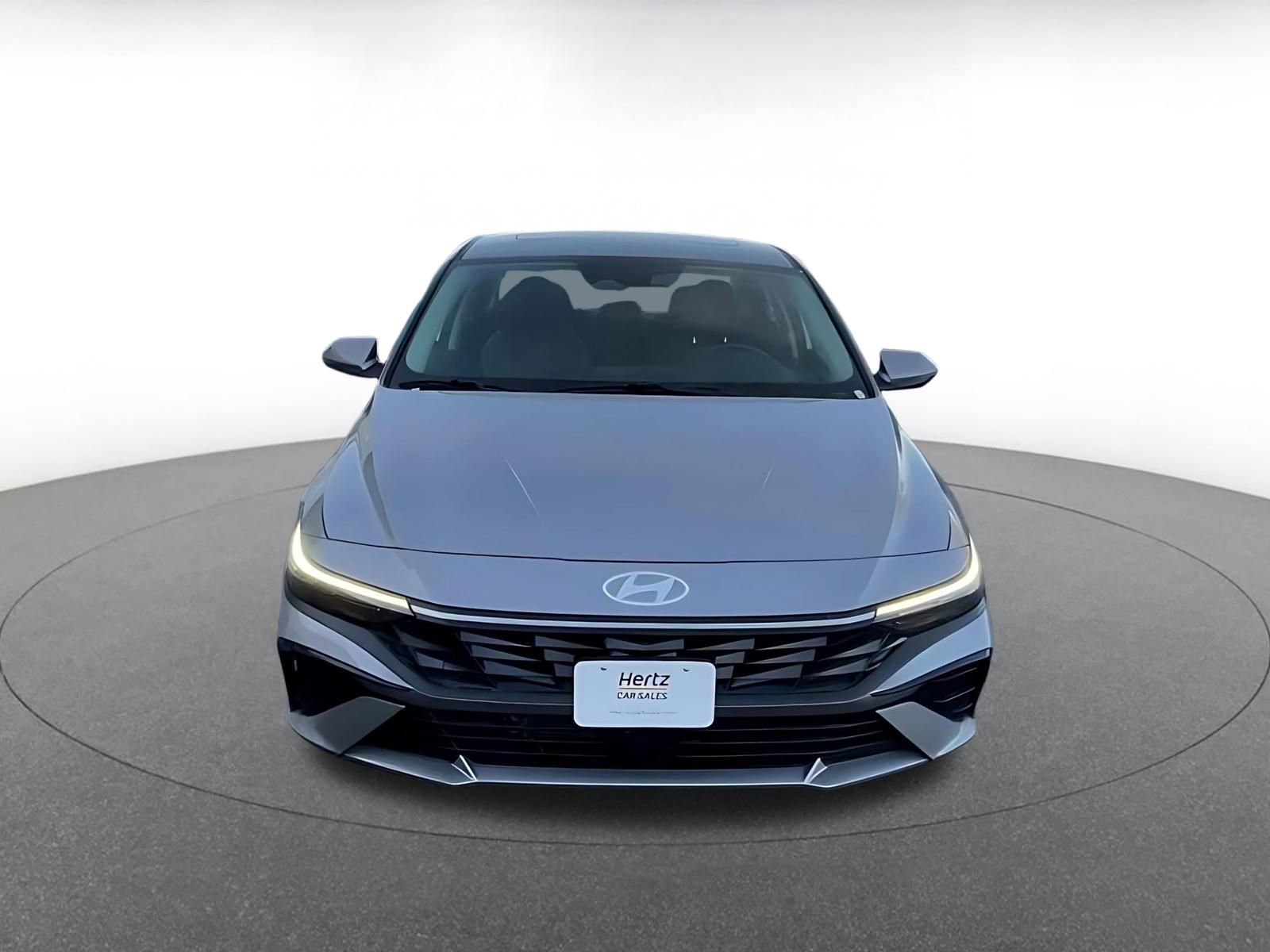 Used 2025 Hyundai Elantra Limited image 4