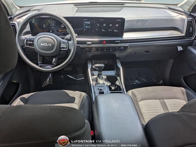 Certified 2025 Kia Sorento LX FWD image 27