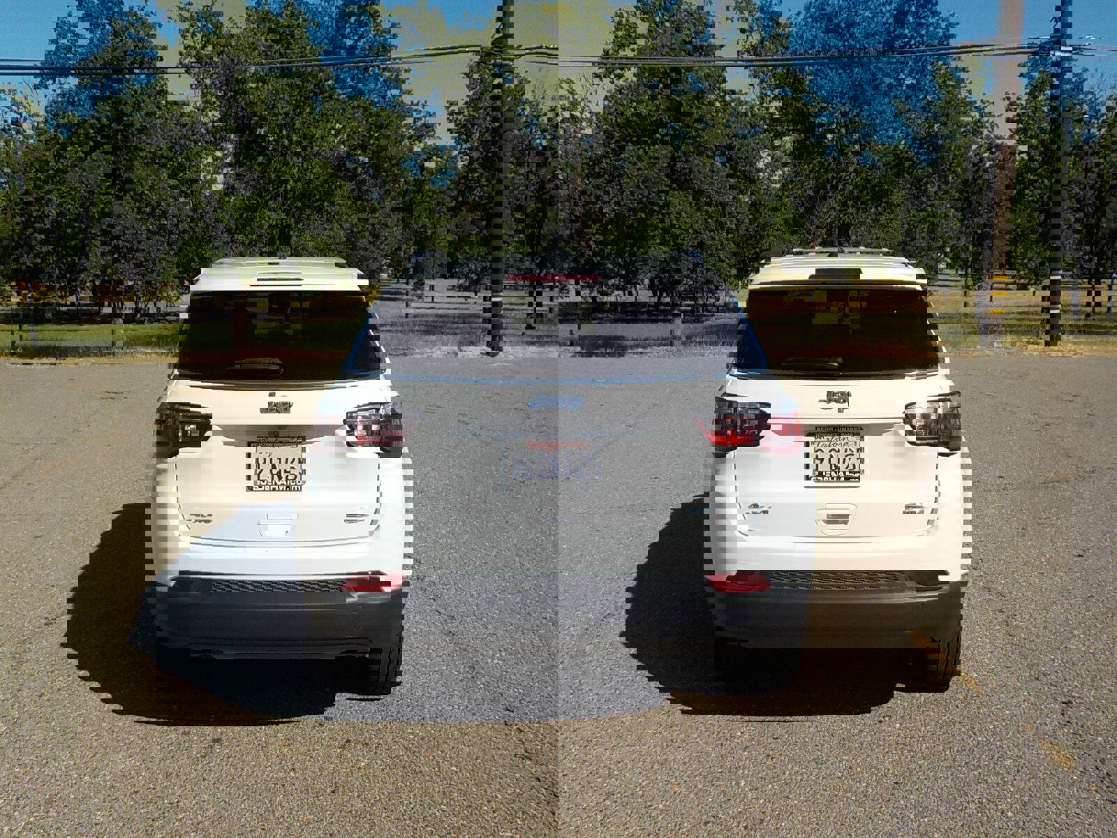 Used 2024 Jeep Compass Latitude image 3