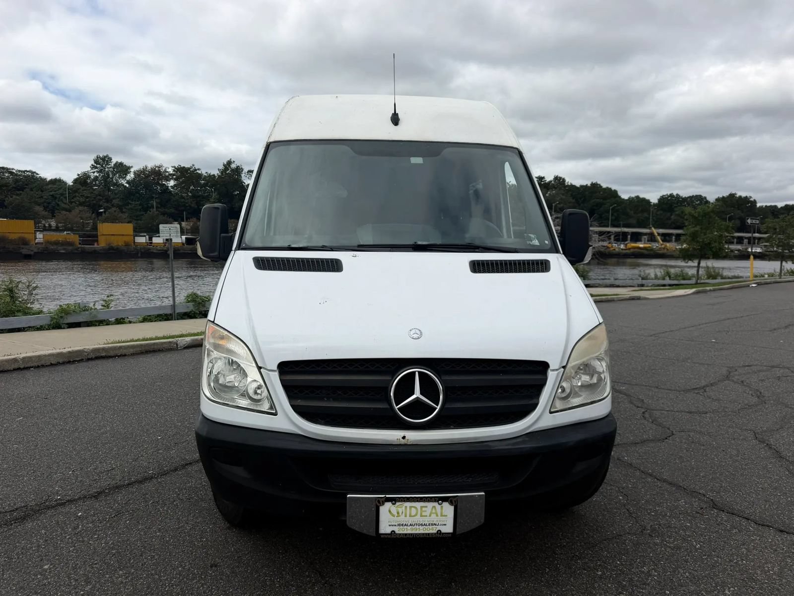 Used 2010 Mercedes-Benz Sprinter 2500 image 9