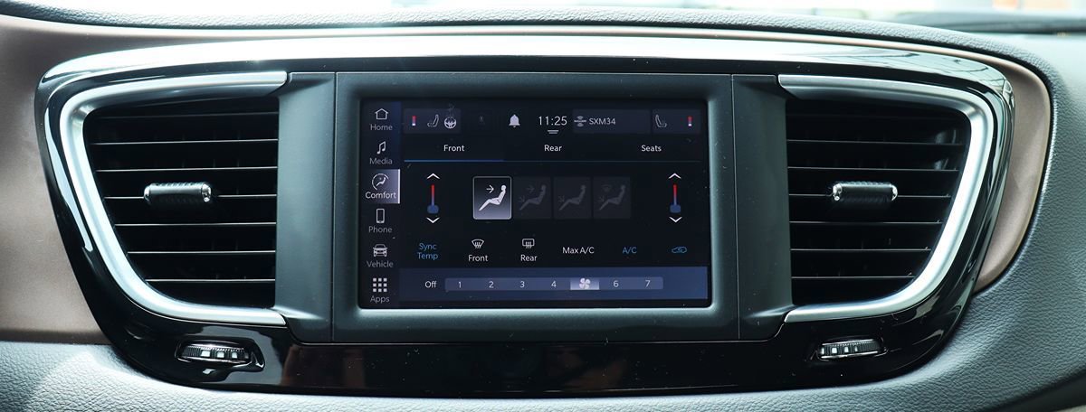 Used 2023 Chrysler Voyager LX FWD image 58