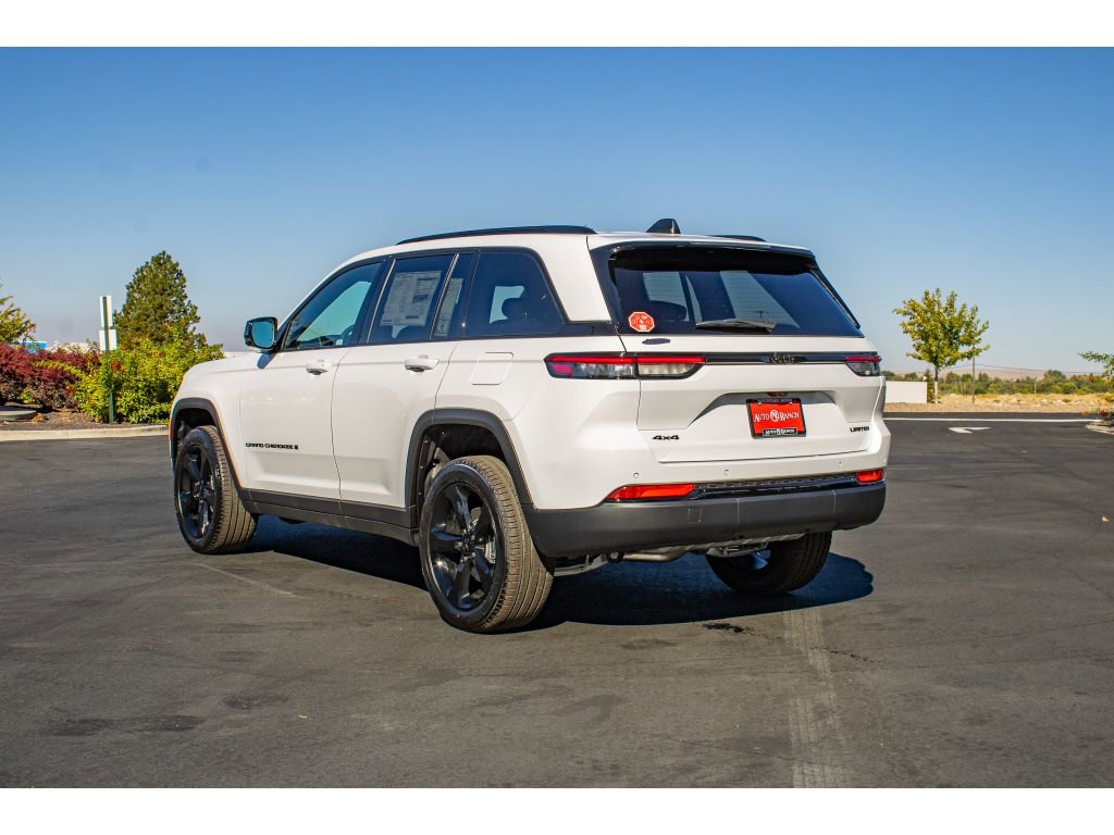 New 2025 Jeep Grand Cherokee Limited w/ Black Appearance Package