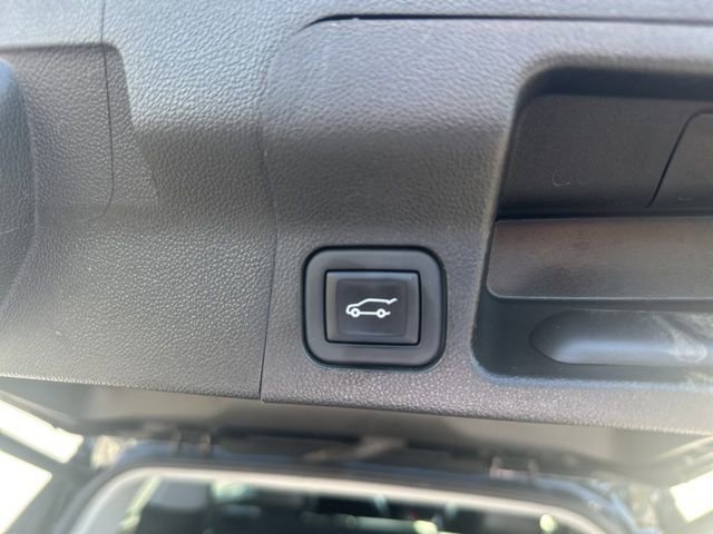 Used 2023 GMC Acadia SLT image 7