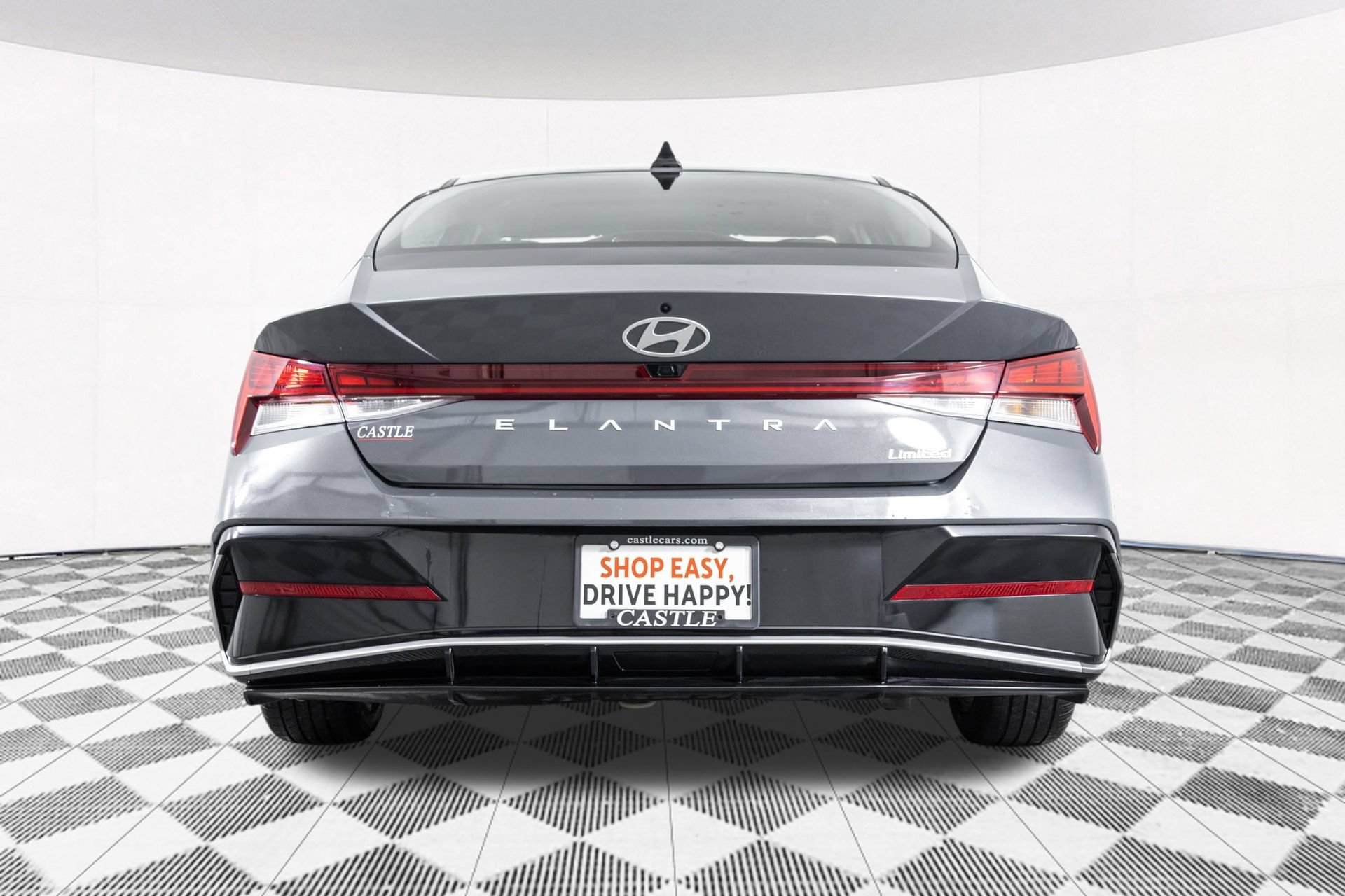 Used 2025 Hyundai Elantra Limited FWD image 19