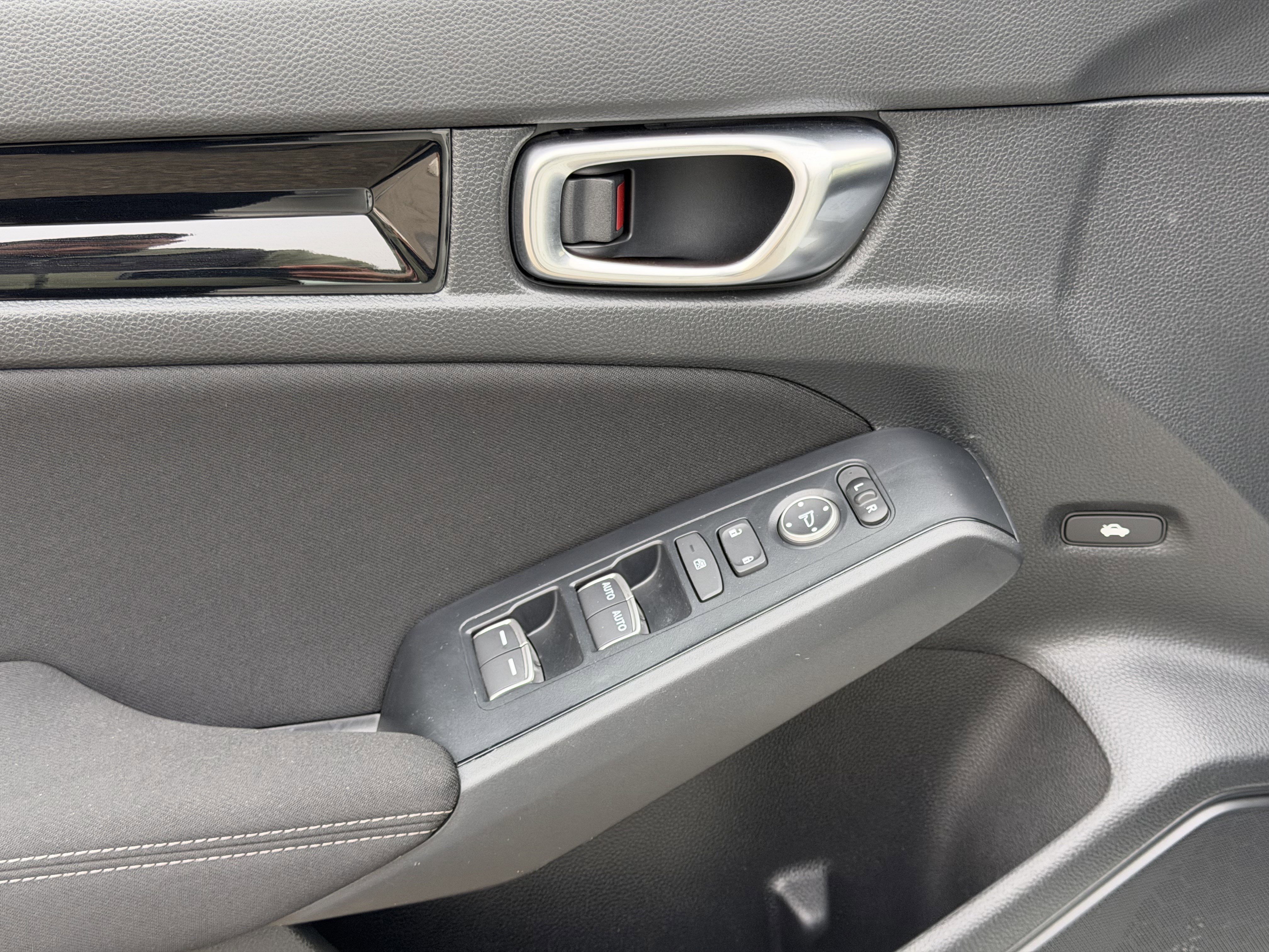 Used 2025 Honda Civic Sport image 11