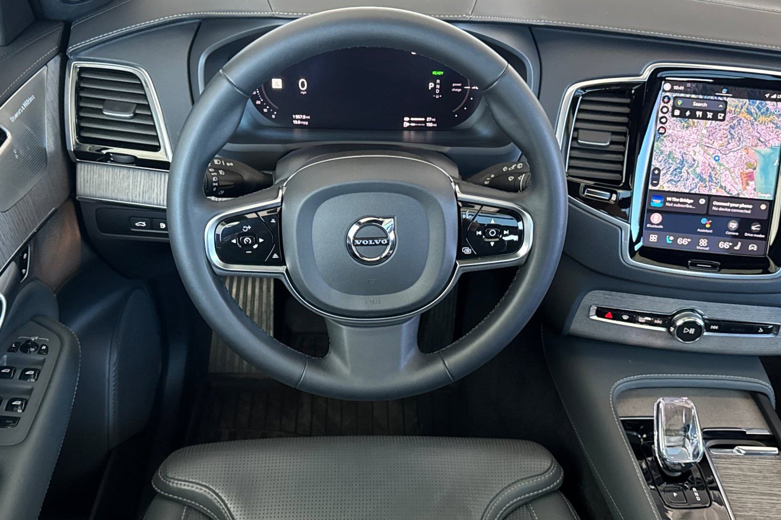 Used 2024 Volvo XC90 T8 Ultimate w/ Lounge Package image 16