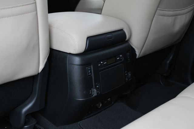 Used 2018 Nissan Armada Platinum w/ Interior Lighting Package image 24