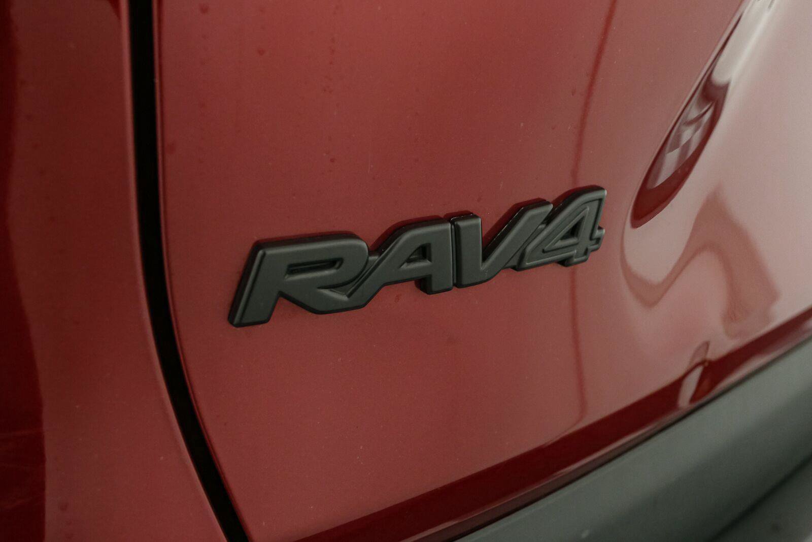 Used 2021 Toyota RAV4 XLE AWD/4WD image 10