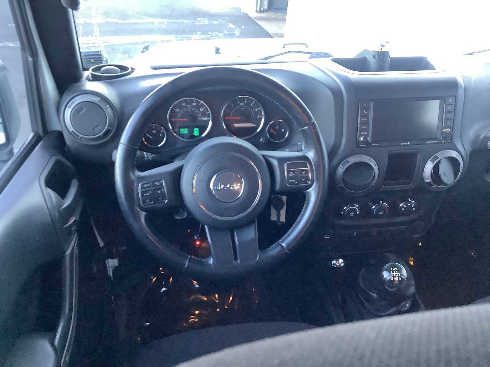 Used 2015 Jeep Wrangler Unlimited Sport w/ Connectivity Group AWD/4WD image 10