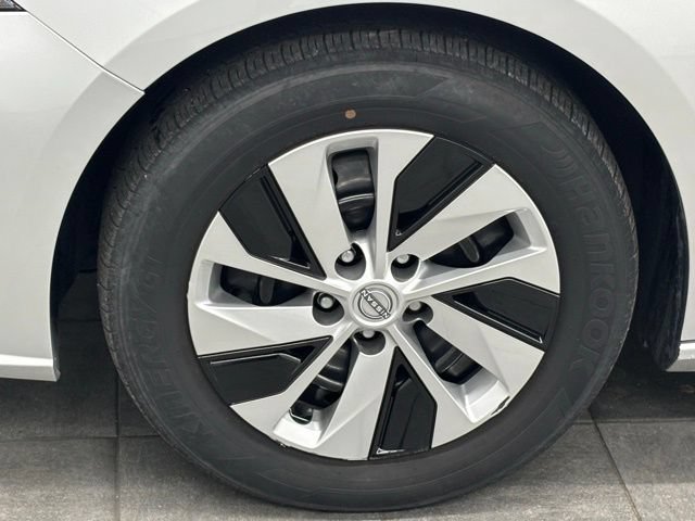 Used 2024 Nissan Altima 2.5 S FWD image 6