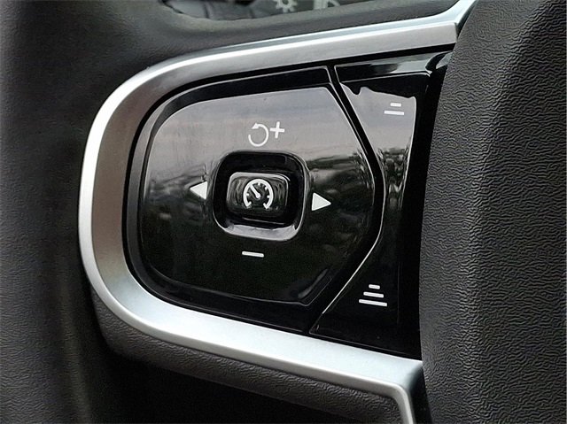 Certified 2025 Volvo XC60 B5 Plus image 17