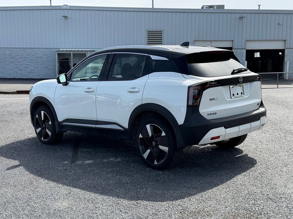 Used 2025 Nissan Kicks SR image 9
