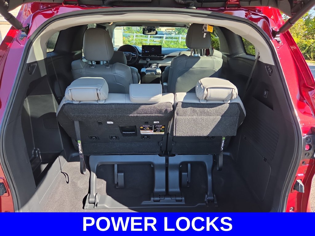Used 2025 Toyota Sienna XLE w/ XLE Plus Package AWD/4WD image 17