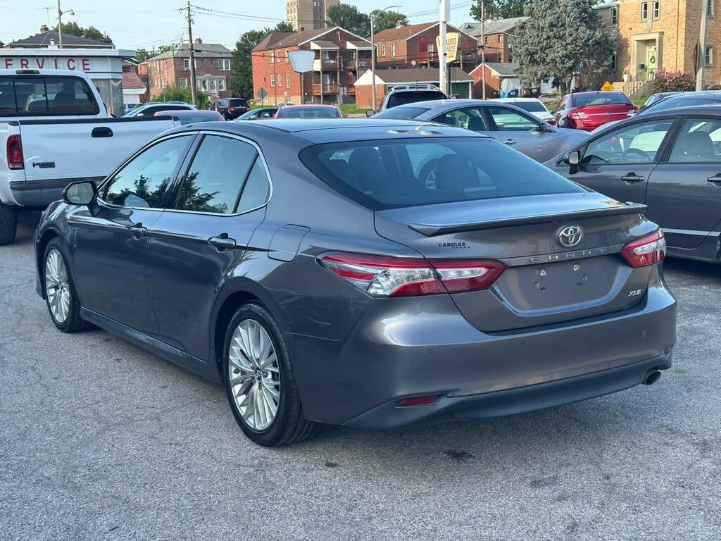 Used 2018 Toyota Camry XLE FWD image 7