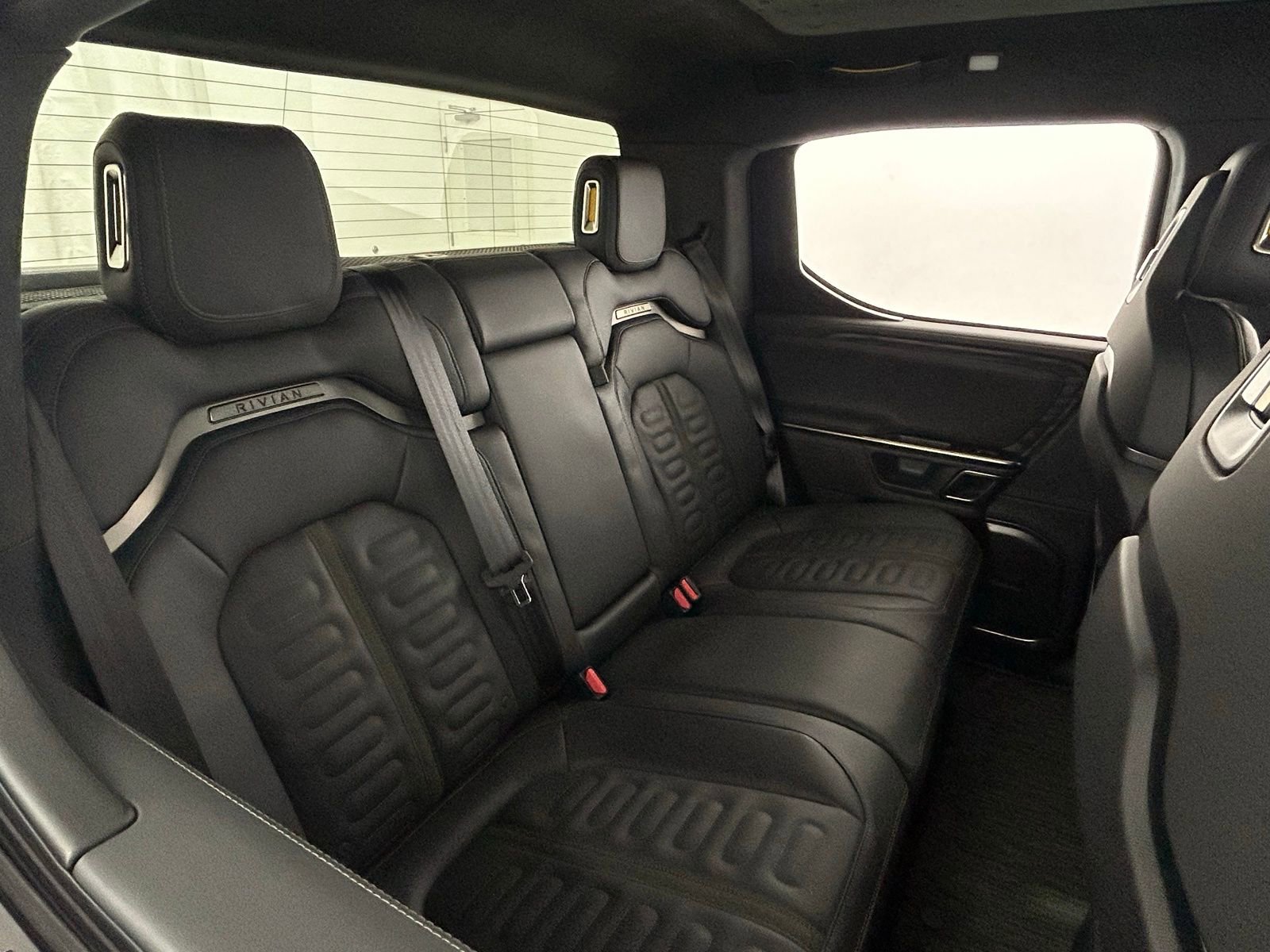 Used 2022 Rivian R1T Adventure image 36