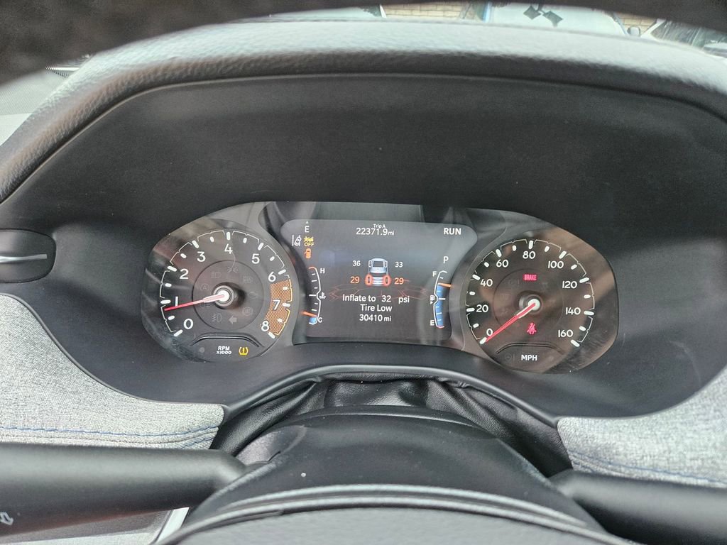 Used 2025 Jeep Compass Latitude w/ Sun & Sound Group AWD/4WD image 19