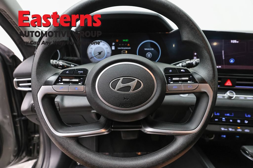 Used 2024 Hyundai Elantra SEL FWD image 10