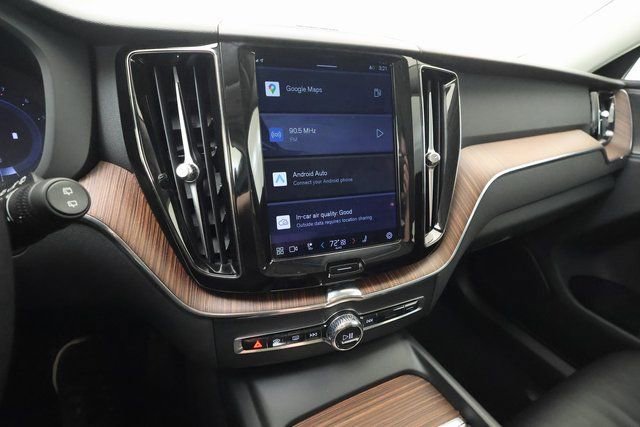 Used 2024 Volvo XC60 B5 Plus image 16