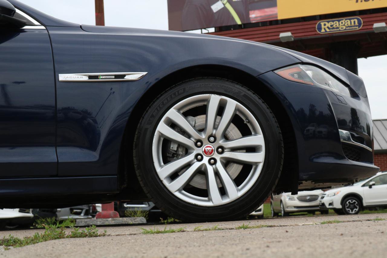 Used 2017 Jaguar XJ R-Sport AWD/4WD image 5