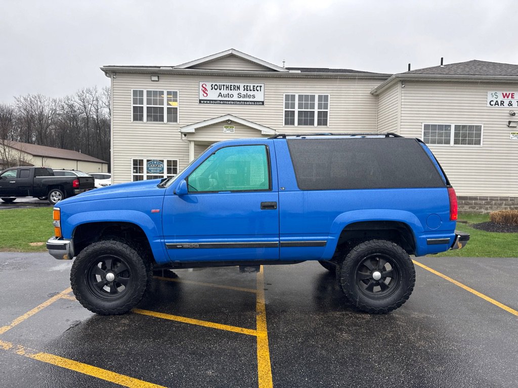 Used 1996 Chevrolet Tahoe 4WD 2-Door image 1