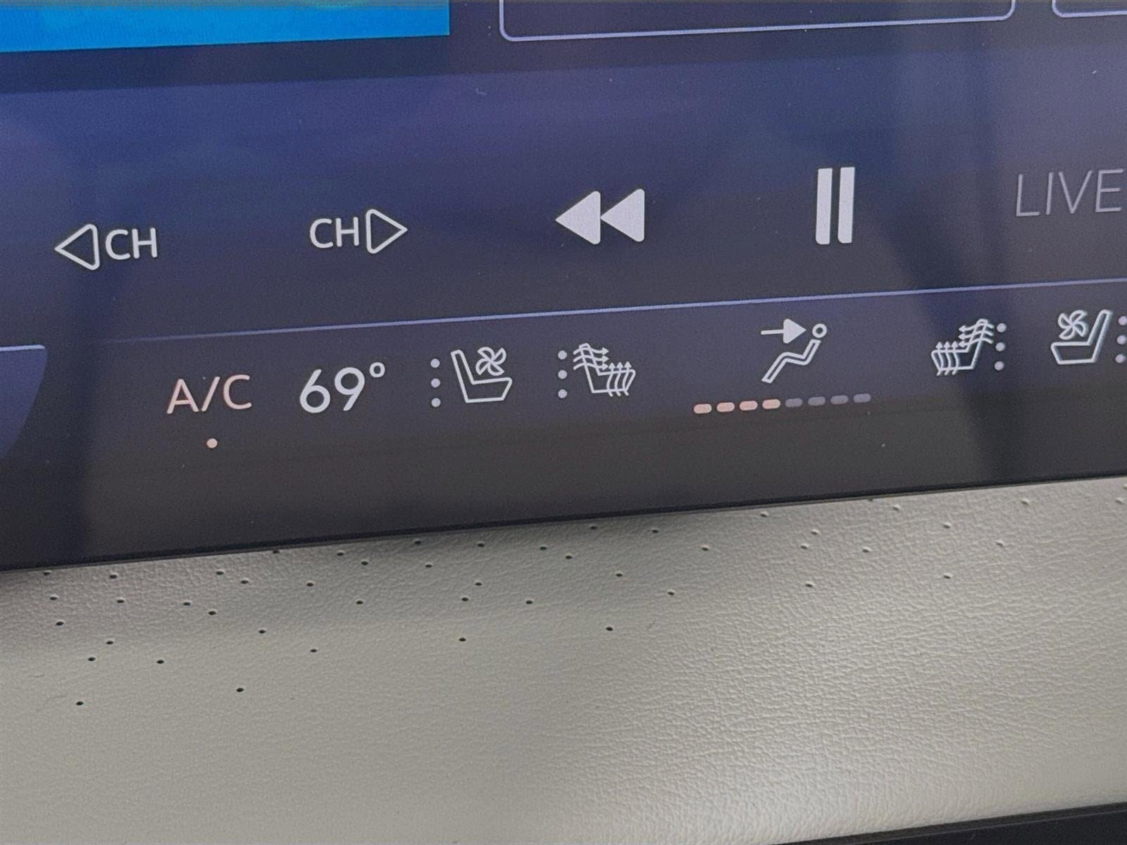 New 2026 Buick Enclave Avenir w/ Super Cruise Package FWD image 23
