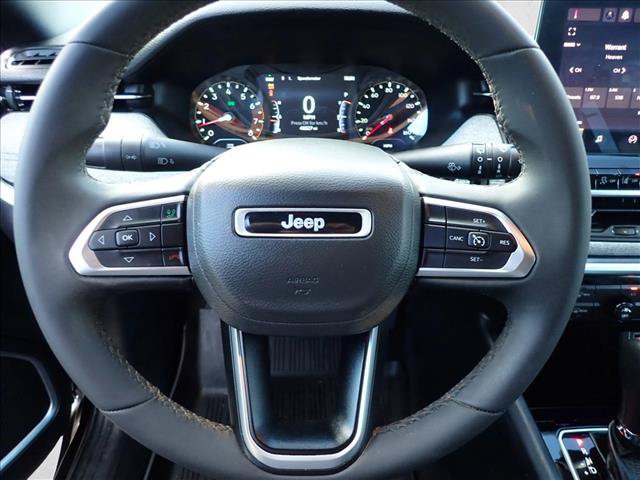 Used 2023 Jeep Compass Latitude AWD/4WD image 11