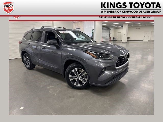 Used 2023 Toyota Highlander XLE w/ Protection Package #3 (TMS) image 1