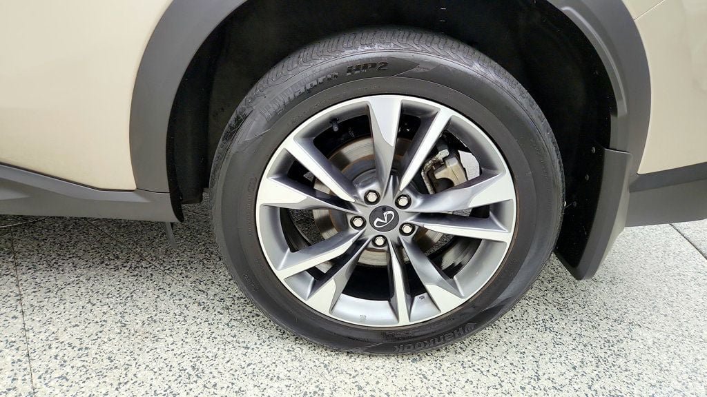Used 2023 INFINITI QX60 Luxe AWD/4WD image 9