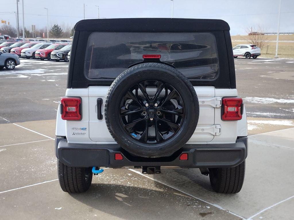 Used 2022 Jeep Wrangler Unlimited Sahara w/ Cold Weather Group image 18