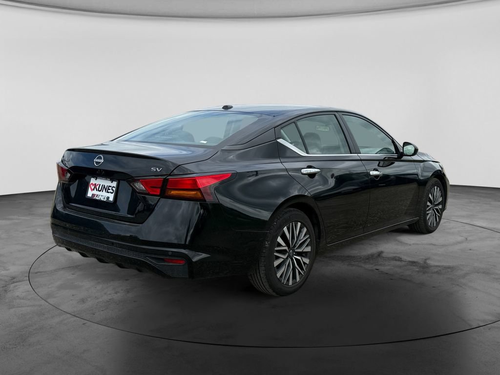 Used 2024 Nissan Altima 2.5 SV FWD image 9