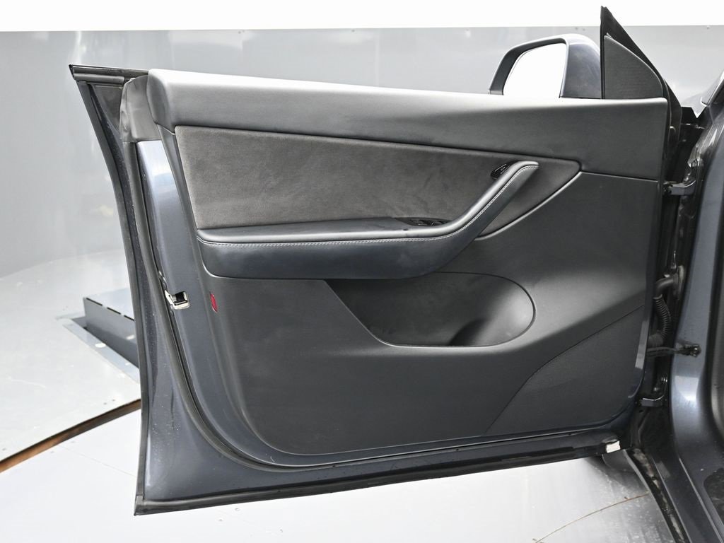 Used 2021 Tesla Model Y Long Range image 43