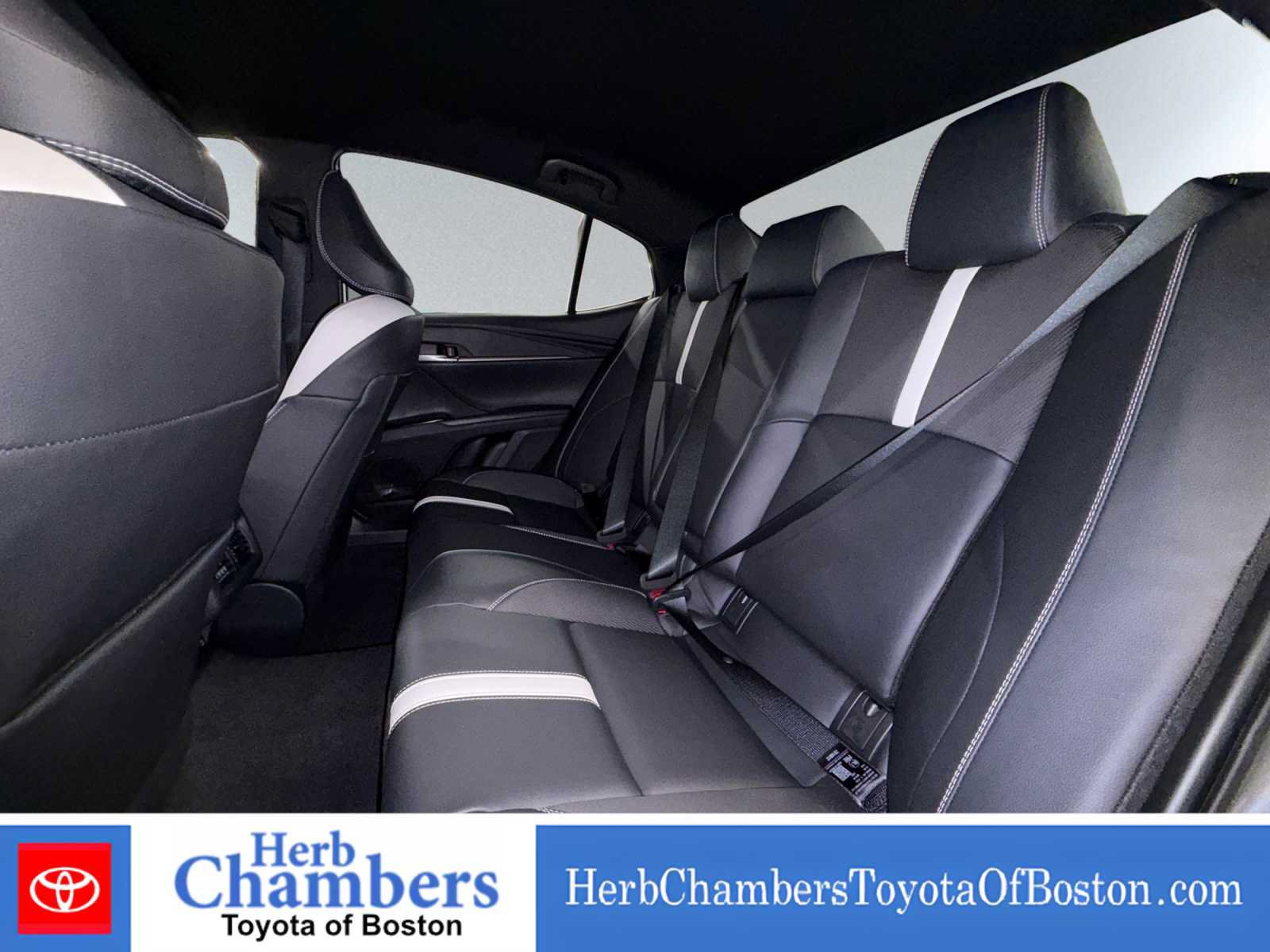 Used 2026 Toyota Camry SE FWD image 18