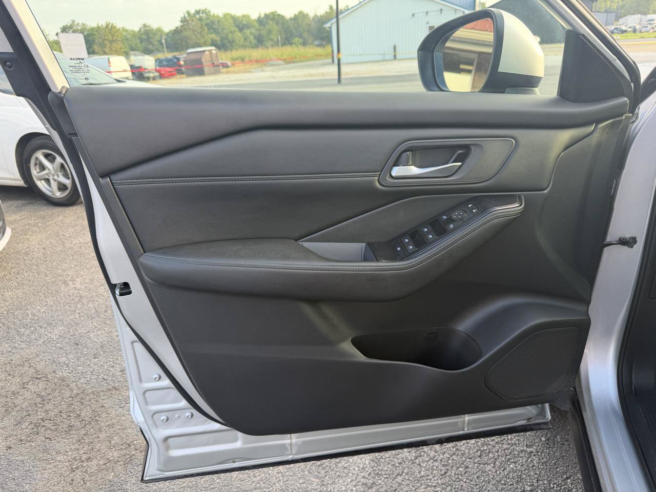 Used 2024 Nissan Rogue SV w/ SV Premium Package AWD/4WD image 13
