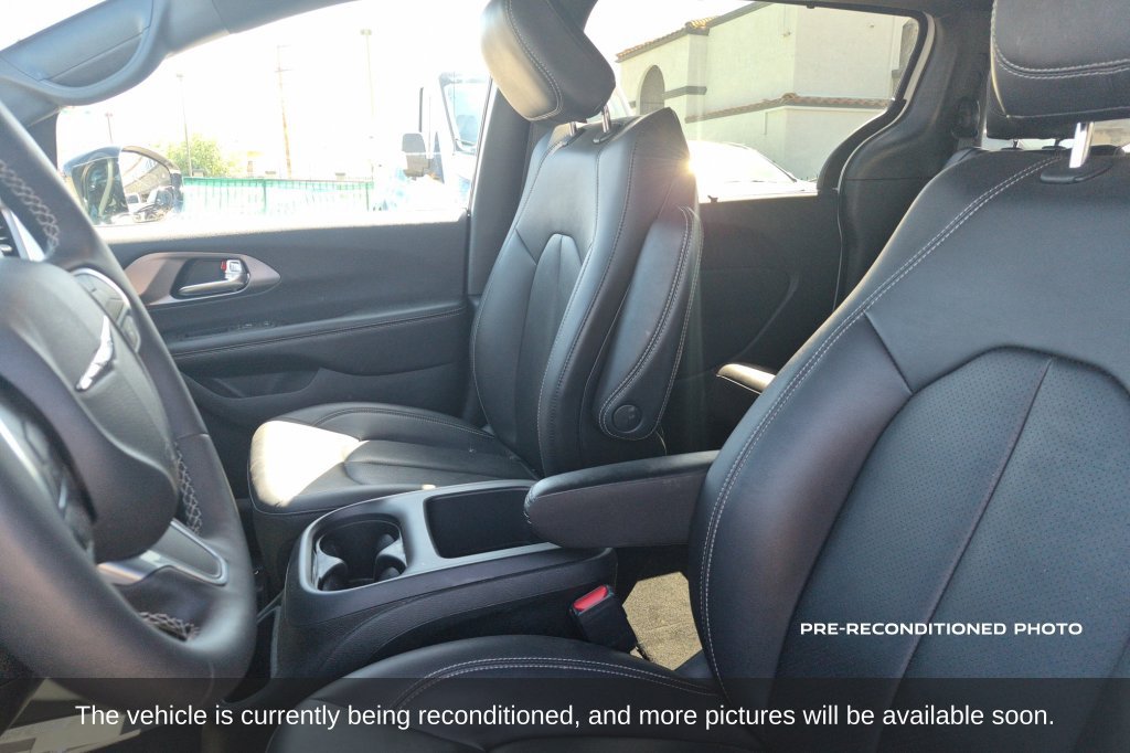 Used 2026 Chrysler Pacifica Select FWD image 11