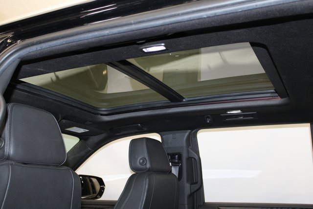 Used 2022 GMC Yukon XL Denali w/ Denali Premium Package image 11