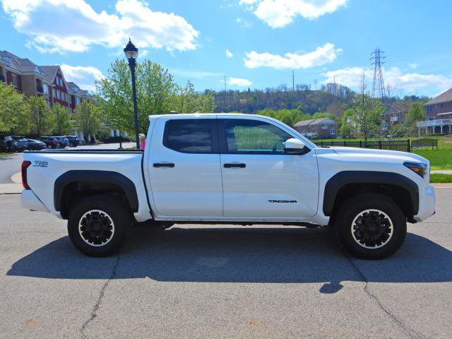 Used 2024 Toyota Tacoma TRD Off-Road AWD/4WD image 8