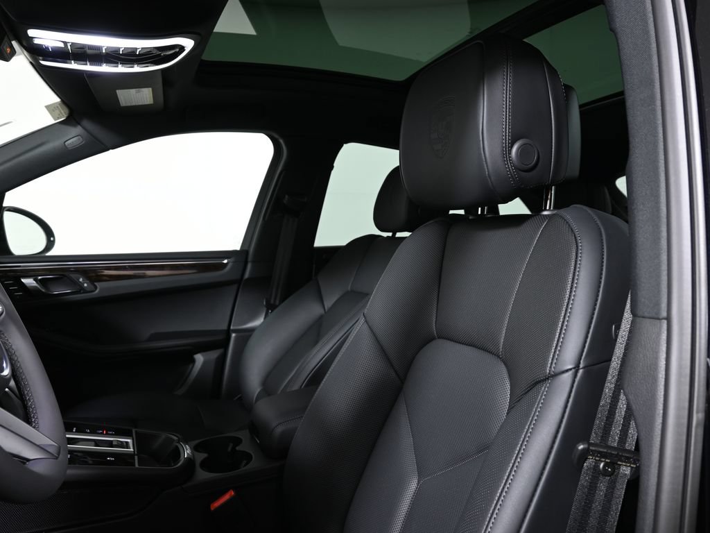 New 2026 Porsche Macan AWD/4WD image 15