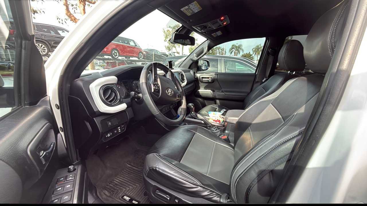 Used 2022 Toyota Tacoma TRD Off-Road w/ Technology Package AWD/4WD image 3