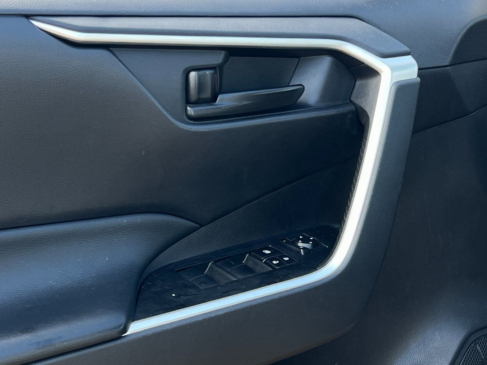 Used 2024 Toyota RAV4 LE image 23