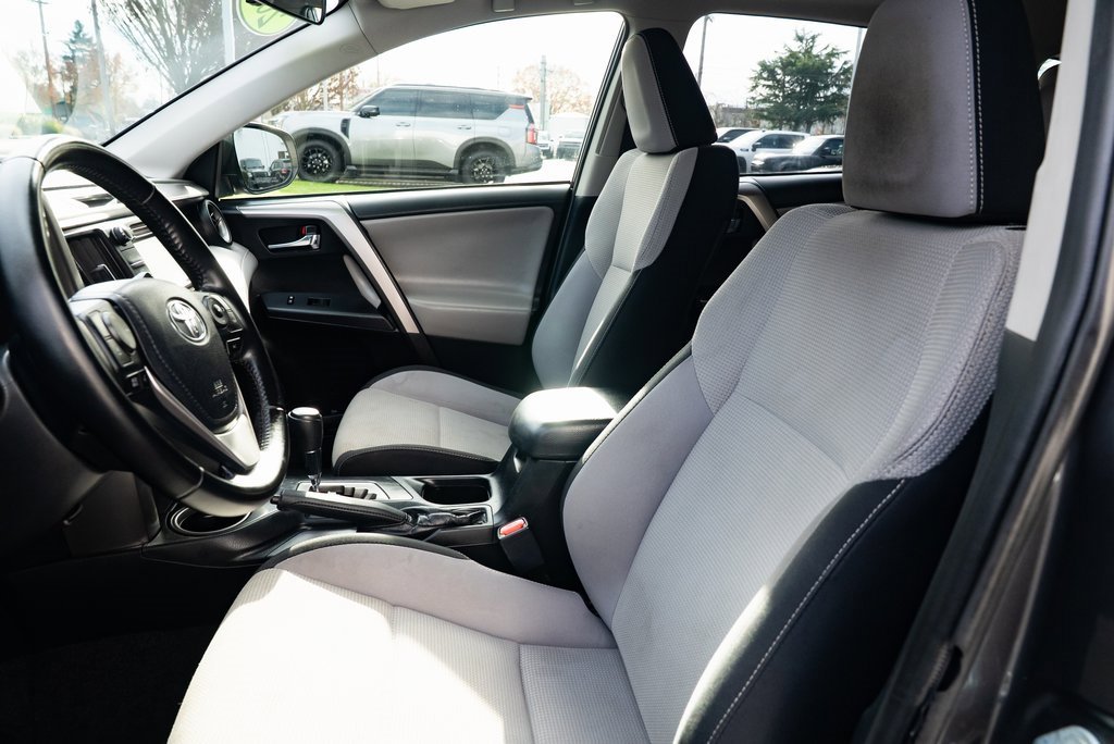 Used 2018 Toyota RAV4 XLE image 18