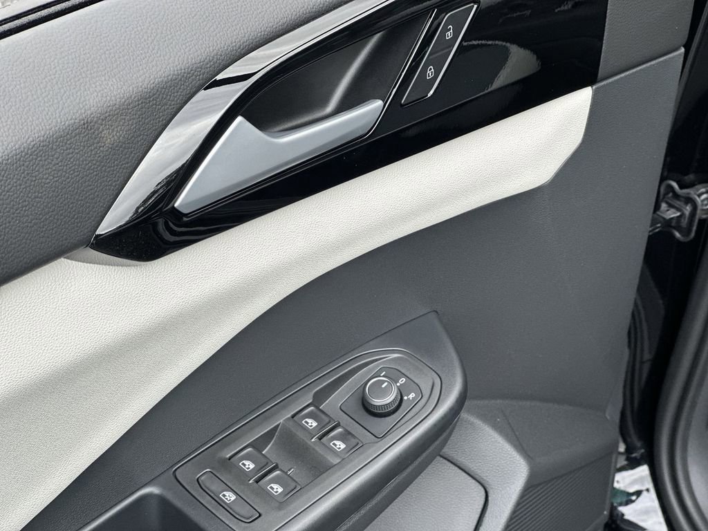 New 2025 Volkswagen Taos S image 13